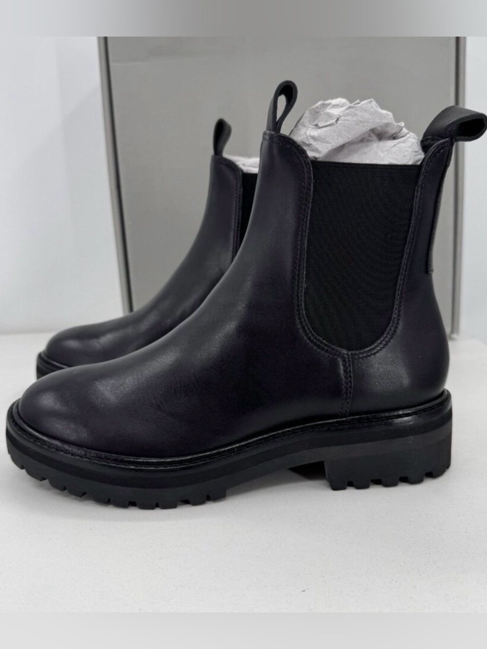 Everlane The Lug Chelsea Boot in Black size 7 Women's Leather Ankle Chunky Sole